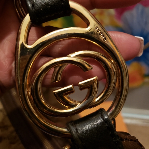 Authentic Gucci brown monogram canvas shoulder bag - Picture 4 of 15